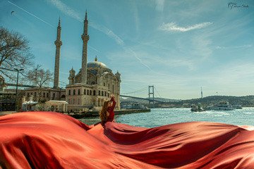 Modeling photography in Istanbul-cover