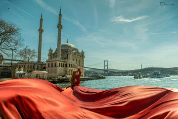 Modeling photography in Istanbul-cover