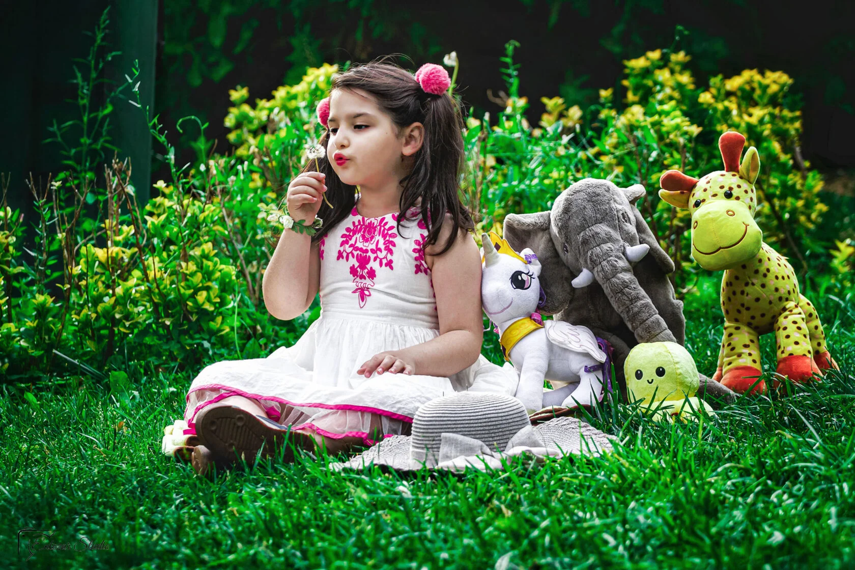 Kids photography in Istanbul by Entezar Studio عکاسی کودک در استانبول