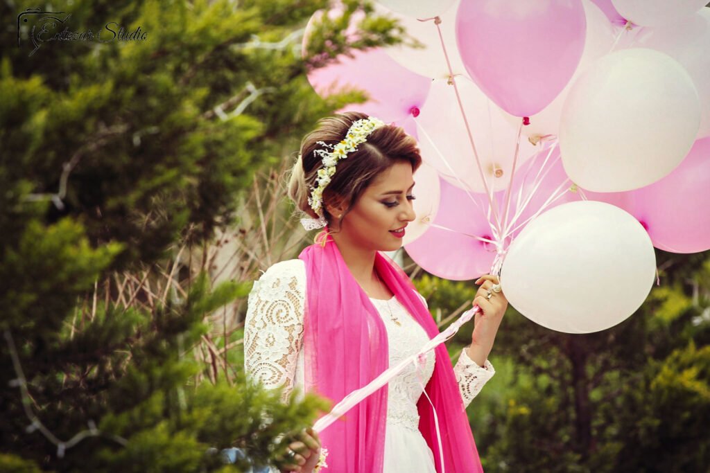 wedding photography in Istanbul by Entezar Studio by pink ballons