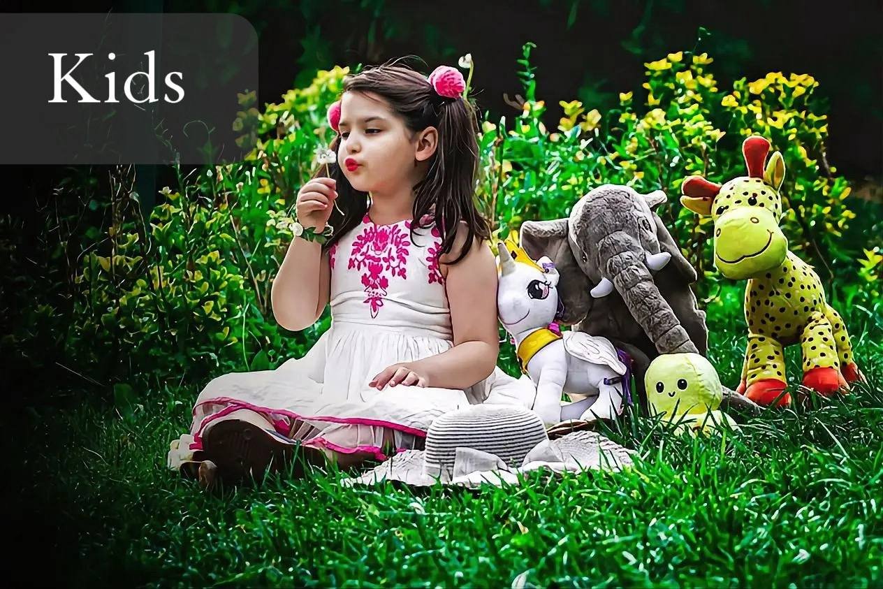 Entezar Studio Kids photo In park With colorful polish dolls