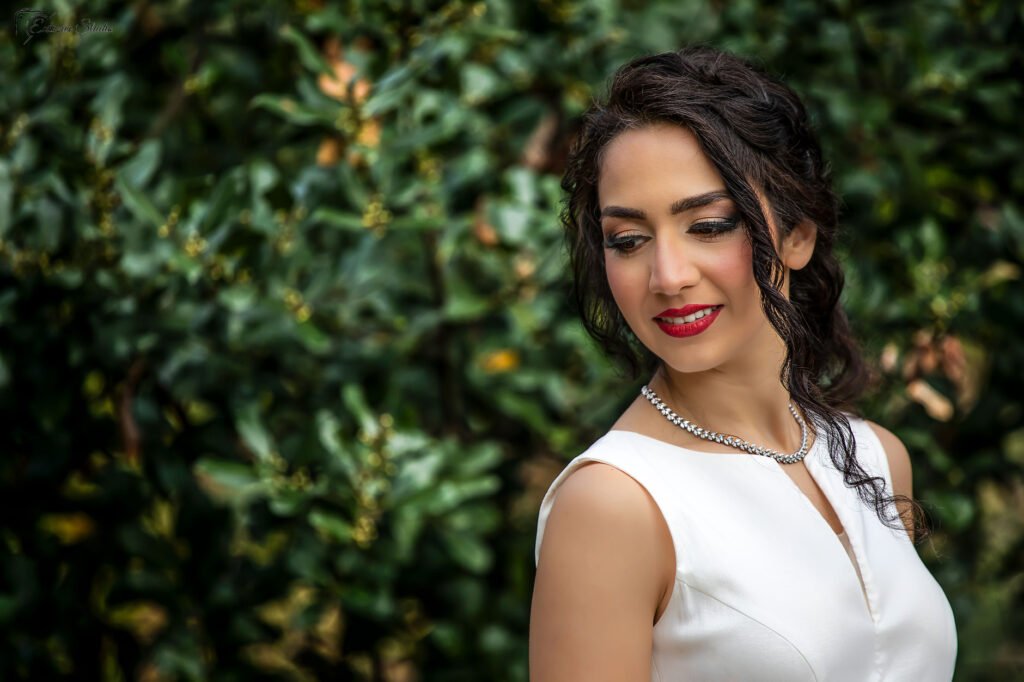 Istanbul-Bride-portrait-in-Green-and-yellow-flowers