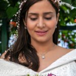 Bride-portrait-in-Buyukada-by-entezar-studio