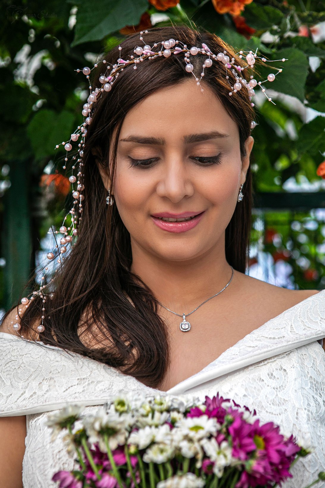 Bride-portrait-in-Buyukada-by-entezar-studio